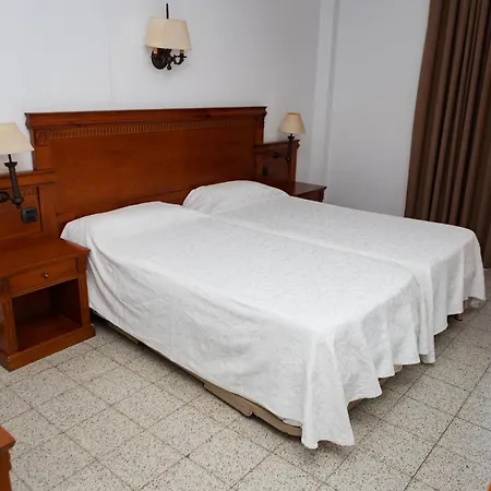 하로마르 호텔 2*