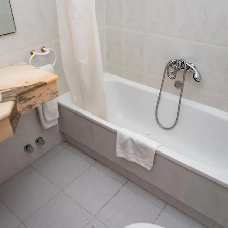 Otel Haromar 2*